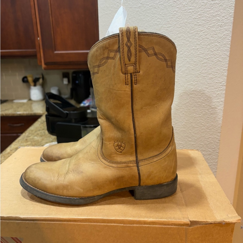 Women’s Artist boot size 8.5